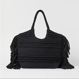 blogger fave!! Rare H&M fringe knit tote bag in black